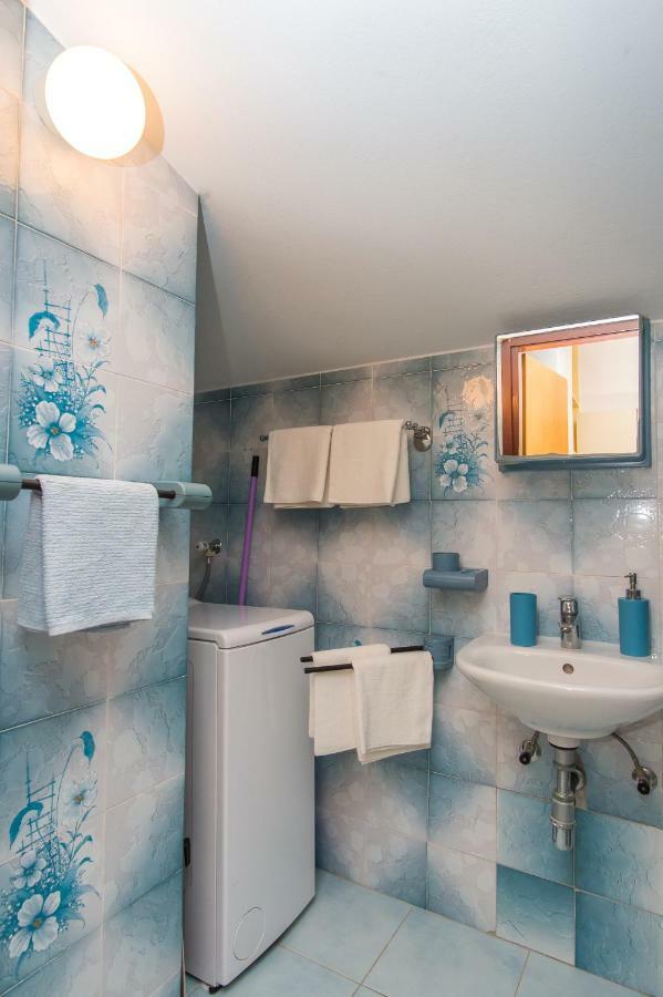 Seaview Apartment Marinov - Bilo, Primošten Eksteriør billede